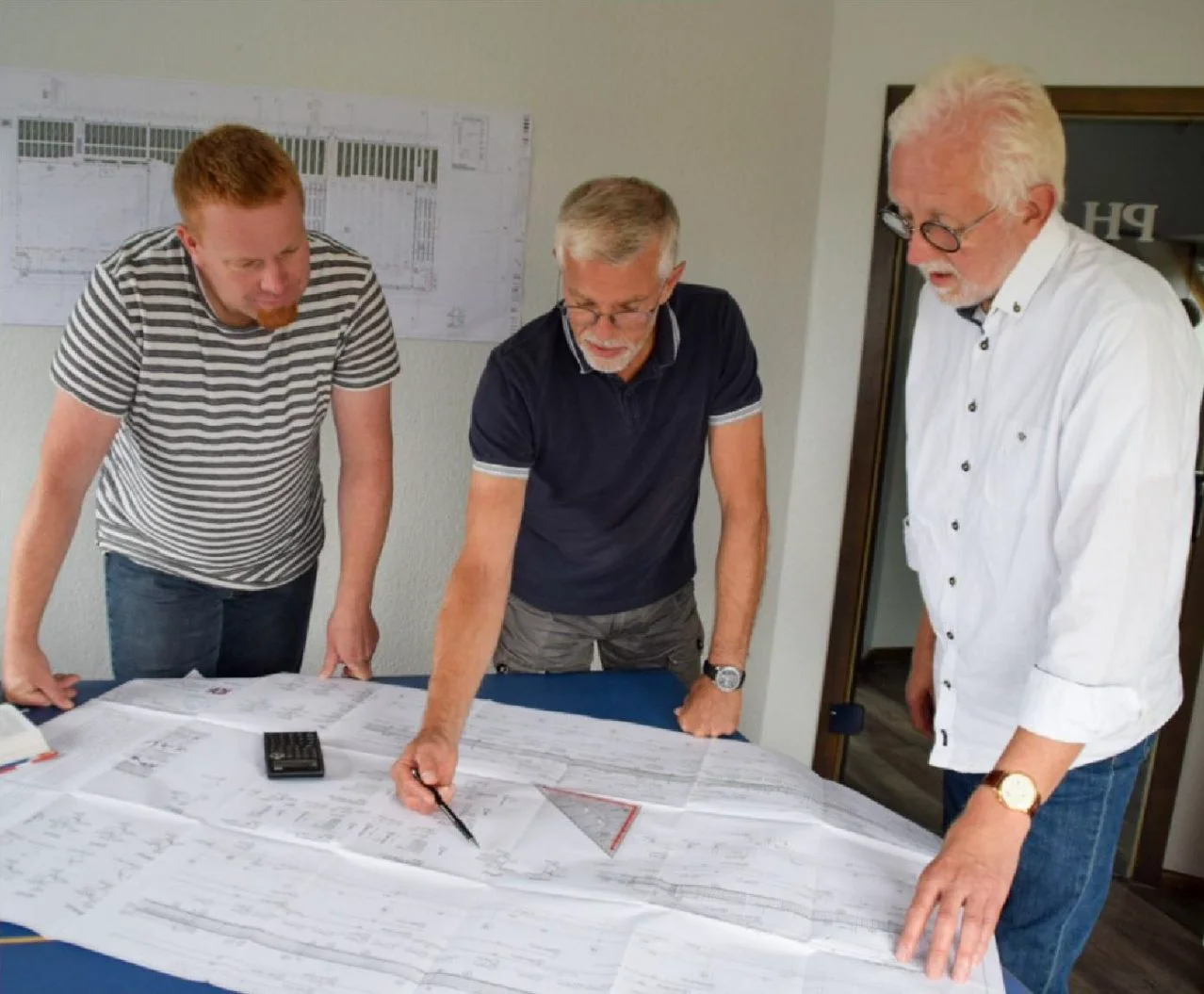 Das PHHT-Team bei der Planbesprechung